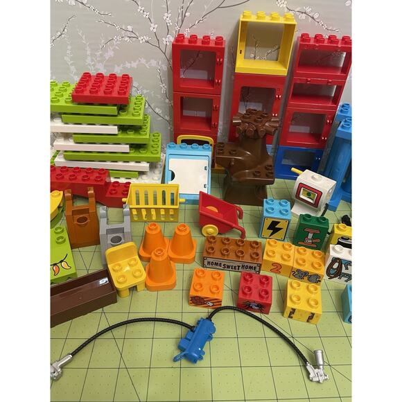 Lego Duplo Random Mixed Lot Of 2+ Lbs Bases Printed Shaped Building Blocks - Picture 8 of 10